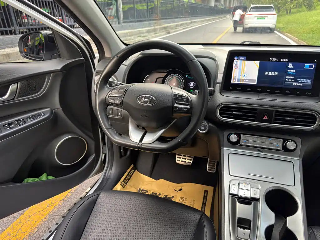 Hyundai Kona Electric — фото 11