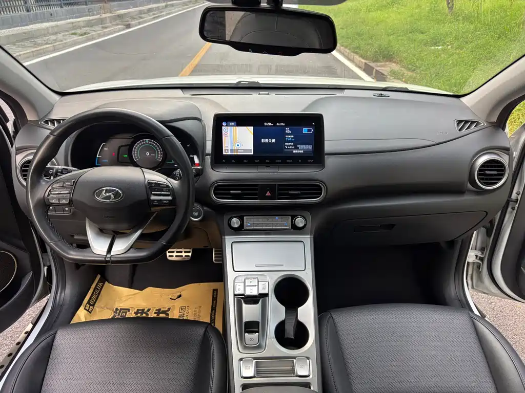 Hyundai Kona Electric — фото 10