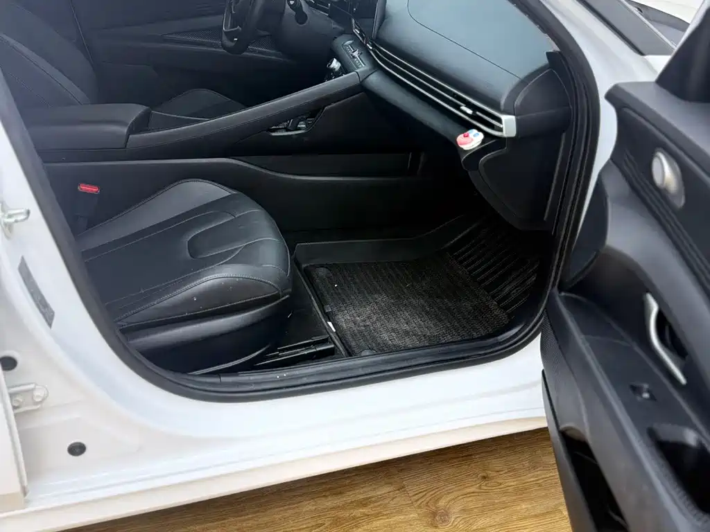 Hyundai Elantra — фото 11