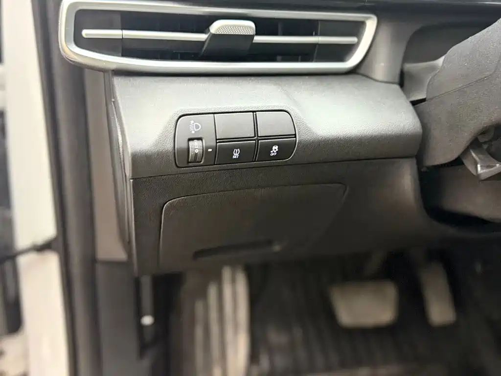 Hyundai Elantra — фото 10