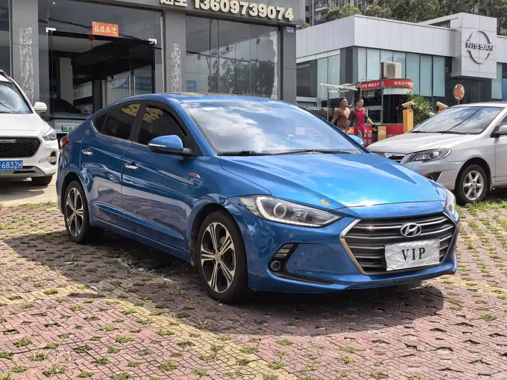 Hyundai Elantra — фото 2