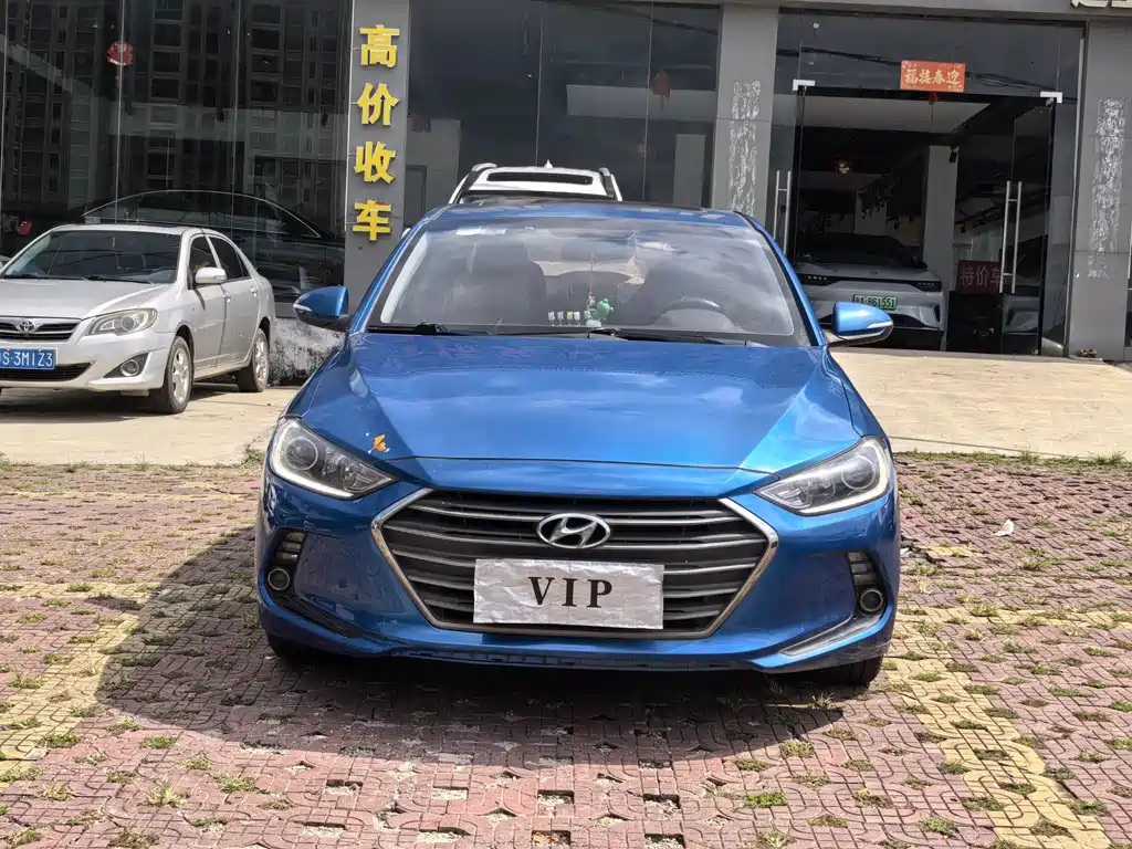 Hyundai Elantra — фото 3