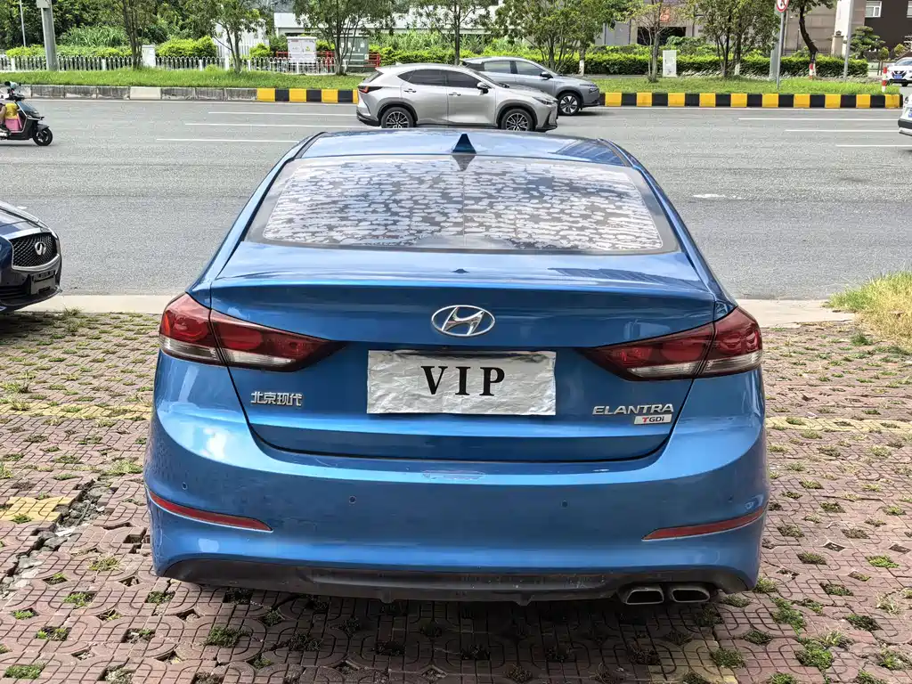 Hyundai Elantra — фото 4