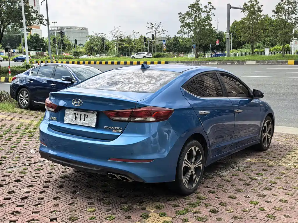 Hyundai Elantra — фото 6