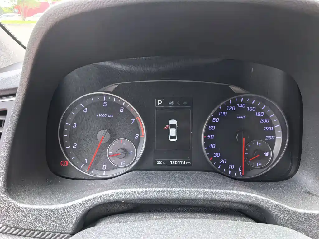 Hyundai Elantra — фото 10