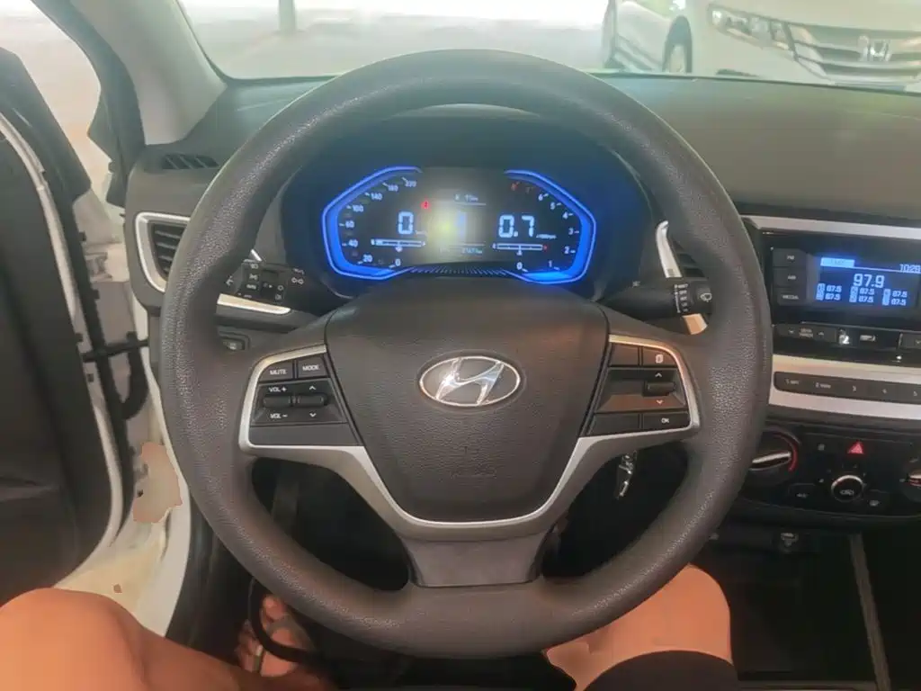 Hyundai Verna — фото 11