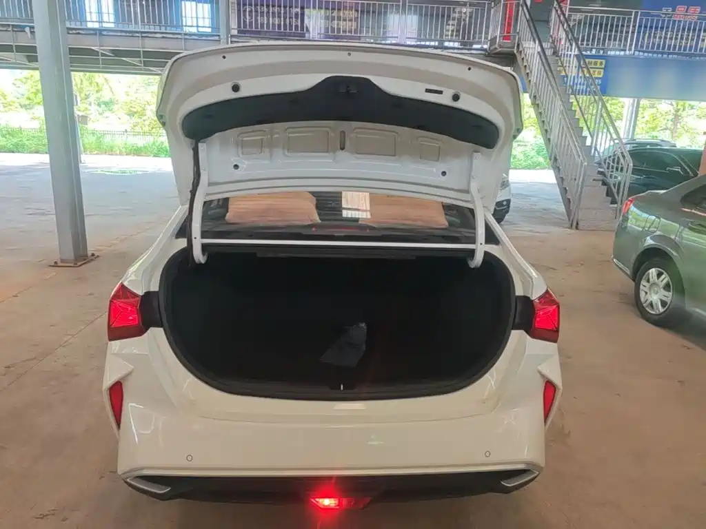 Hyundai Verna — фото 19