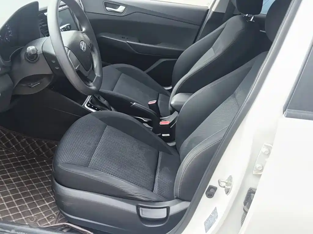 Hyundai Verna RV — фото 15