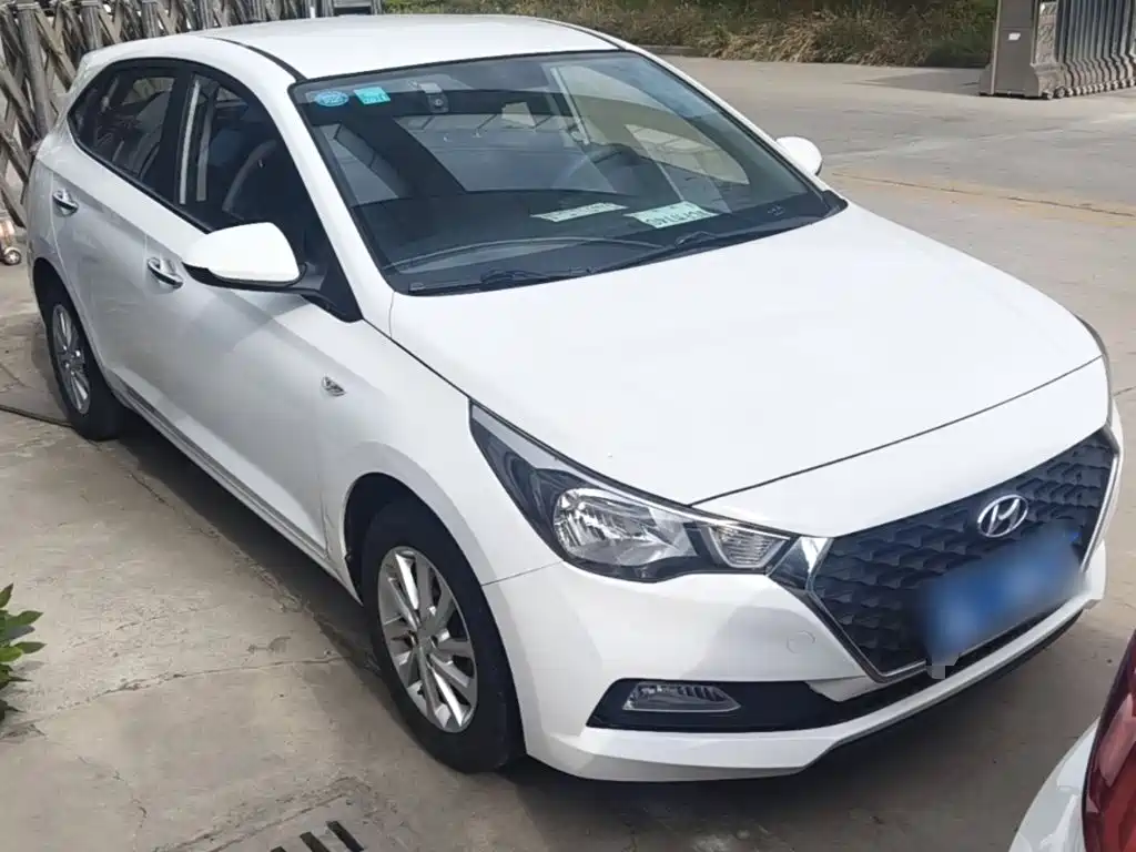 Hyundai Verna RV — фото 4