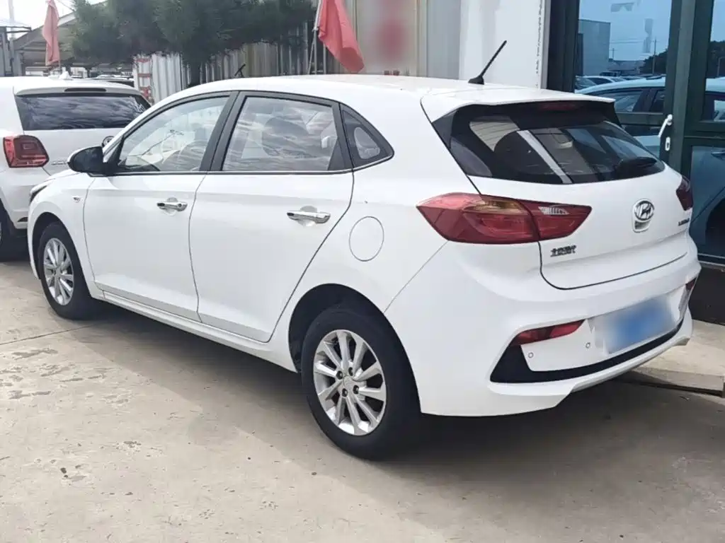 Hyundai Verna RV — фото 5