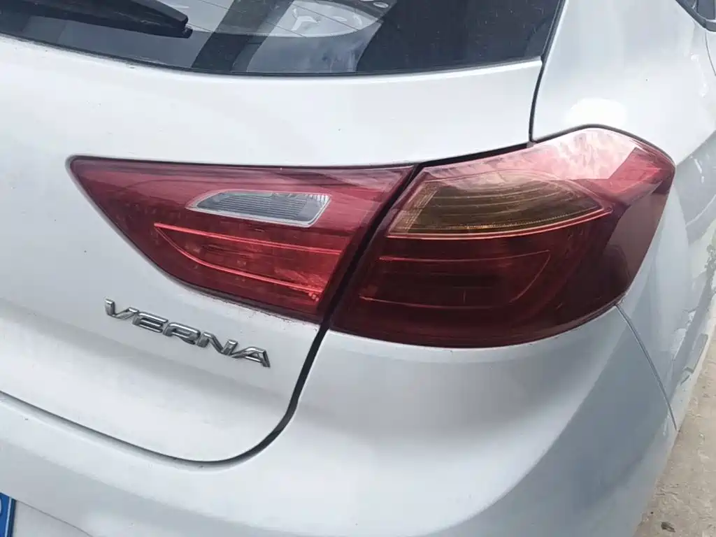 Hyundai Verna RV — фото 8