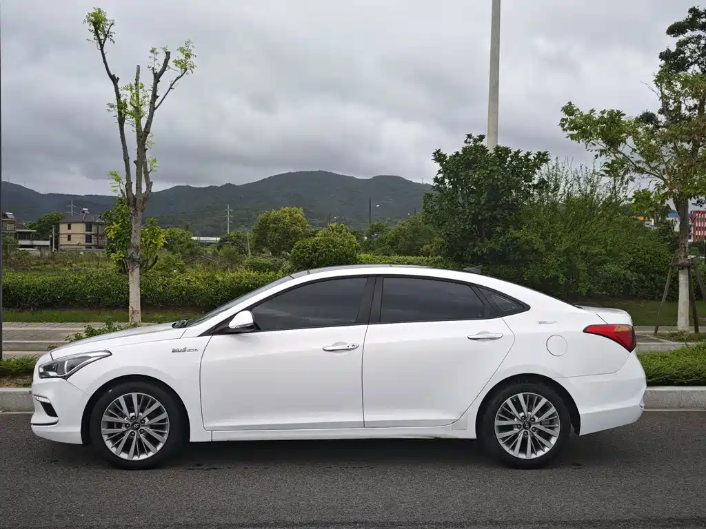 Hyundai Mistra — фото 3