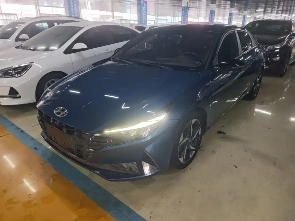 Hyundai Elantra — фото 2