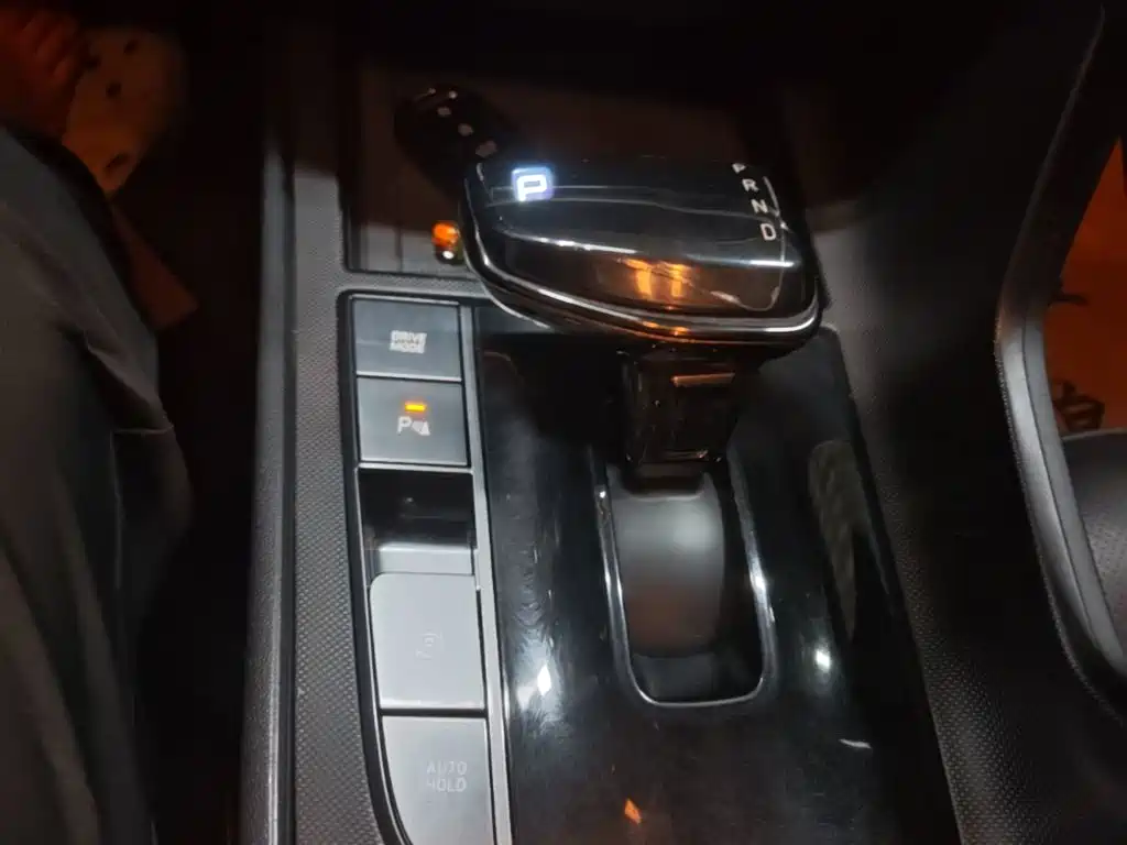 Hyundai Elantra — фото 14