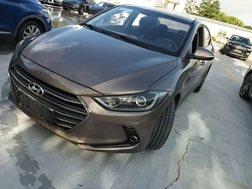 Hyundai Elantra — фото 2