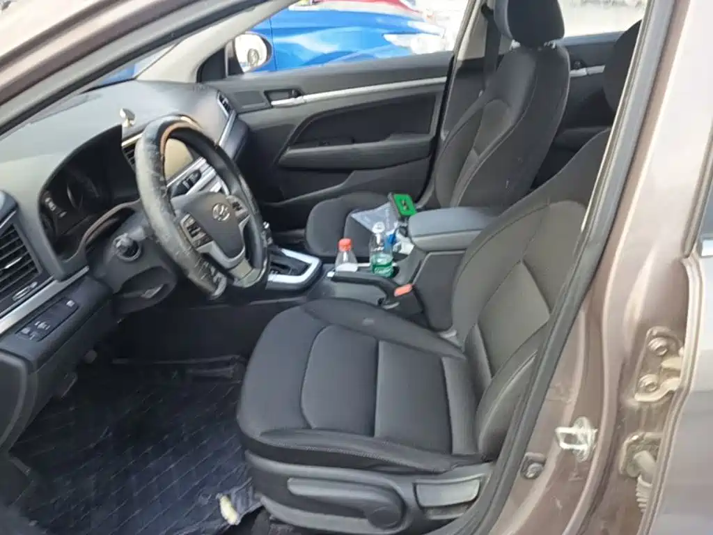 Hyundai Elantra — фото 15