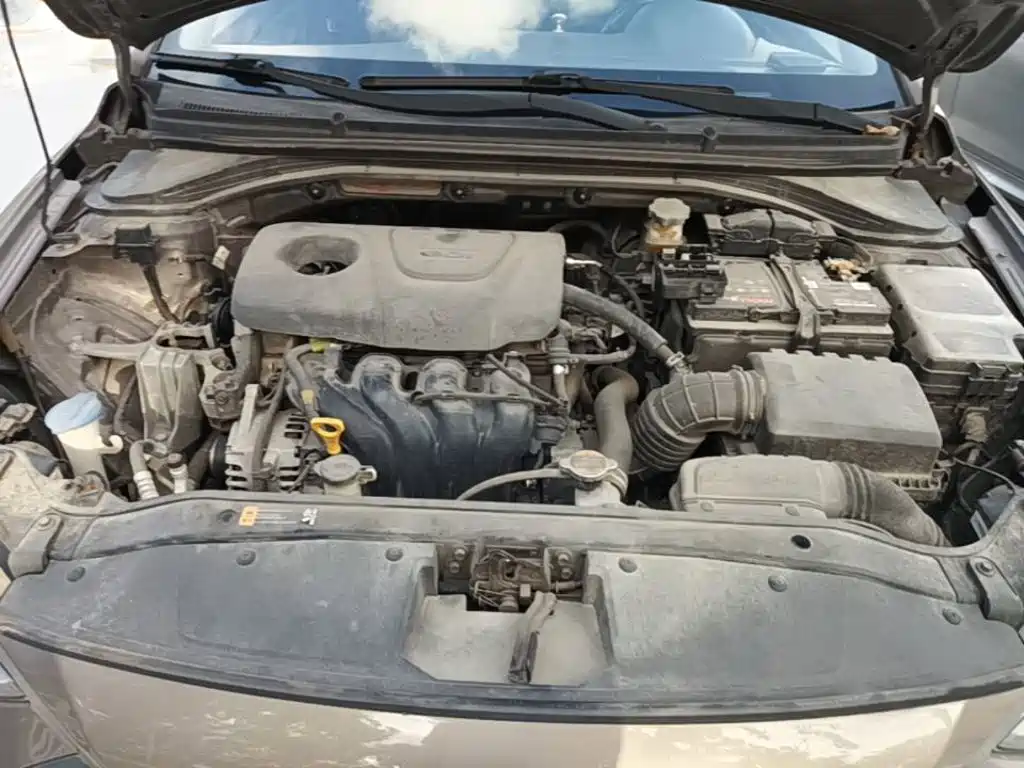 Hyundai Elantra — фото 20