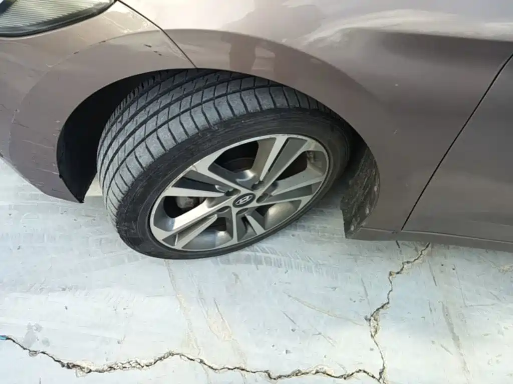 Hyundai Elantra — фото 23