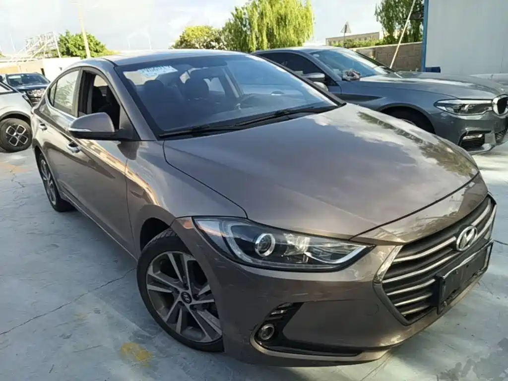 Hyundai Elantra — фото 4