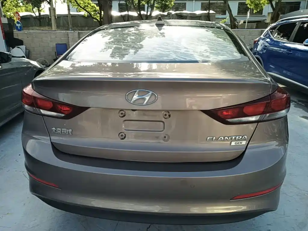 Hyundai Elantra — фото 6