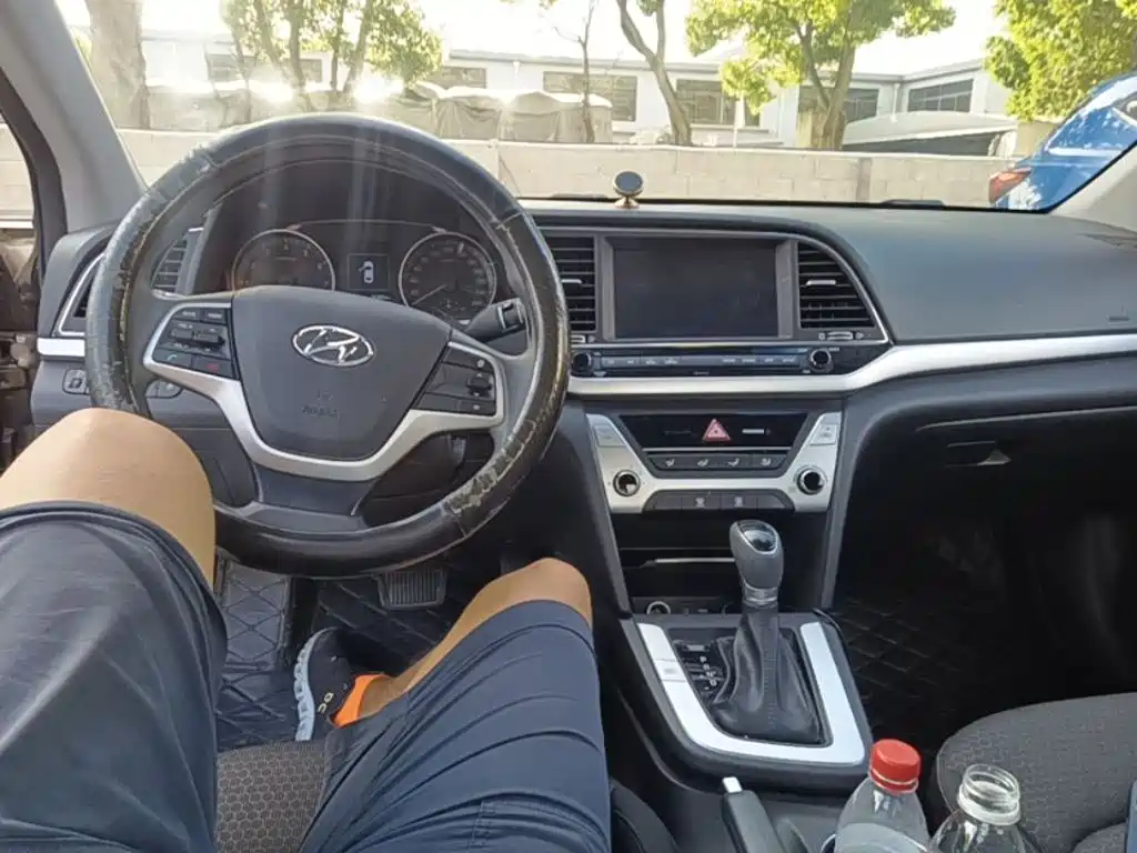 Hyundai Elantra — фото 10