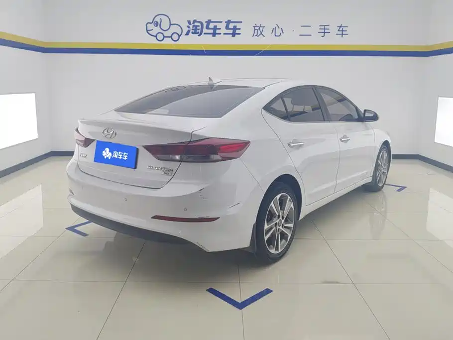Hyundai Elantra — фото 3