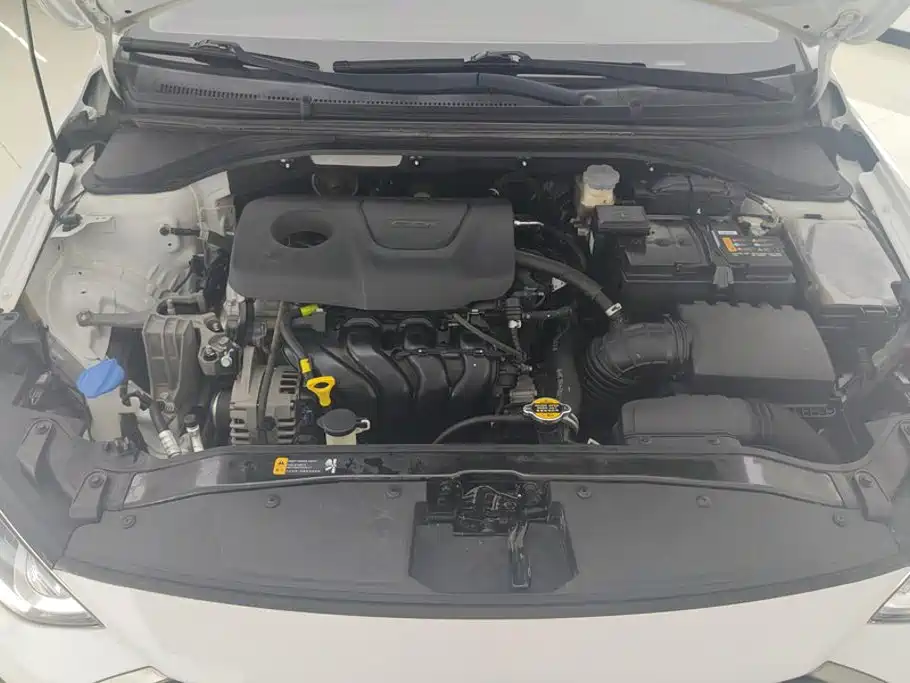 Hyundai Elantra — фото 10