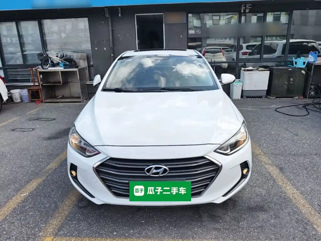 Hyundai Elantra — фото 3