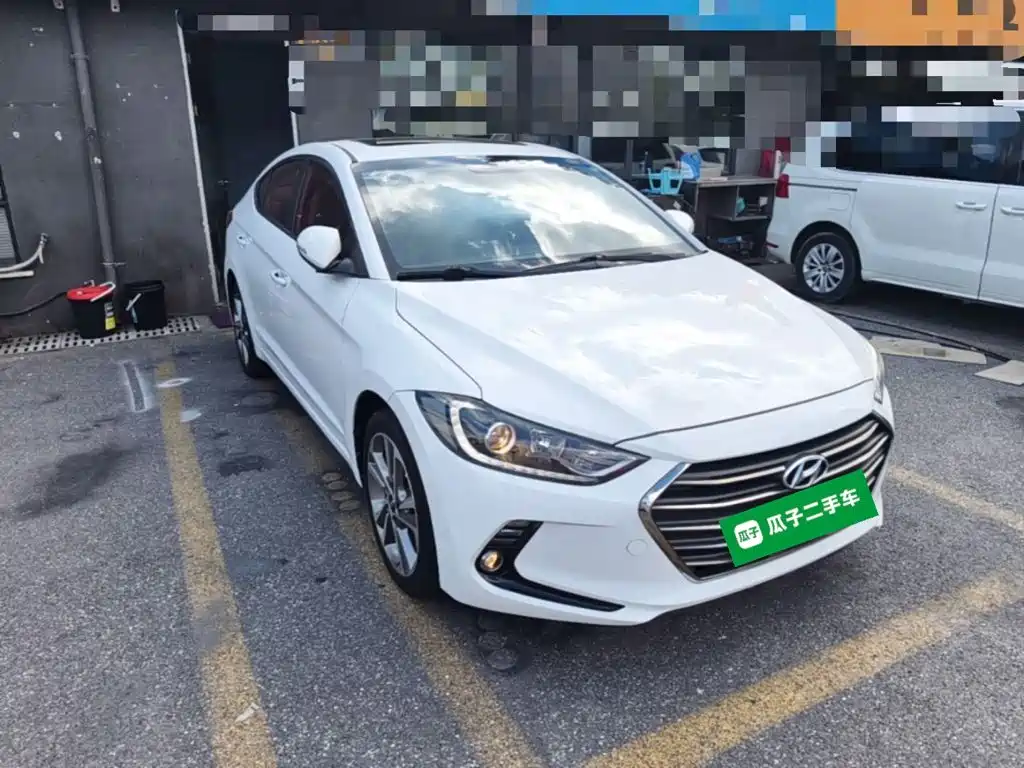 Hyundai Elantra — фото 4