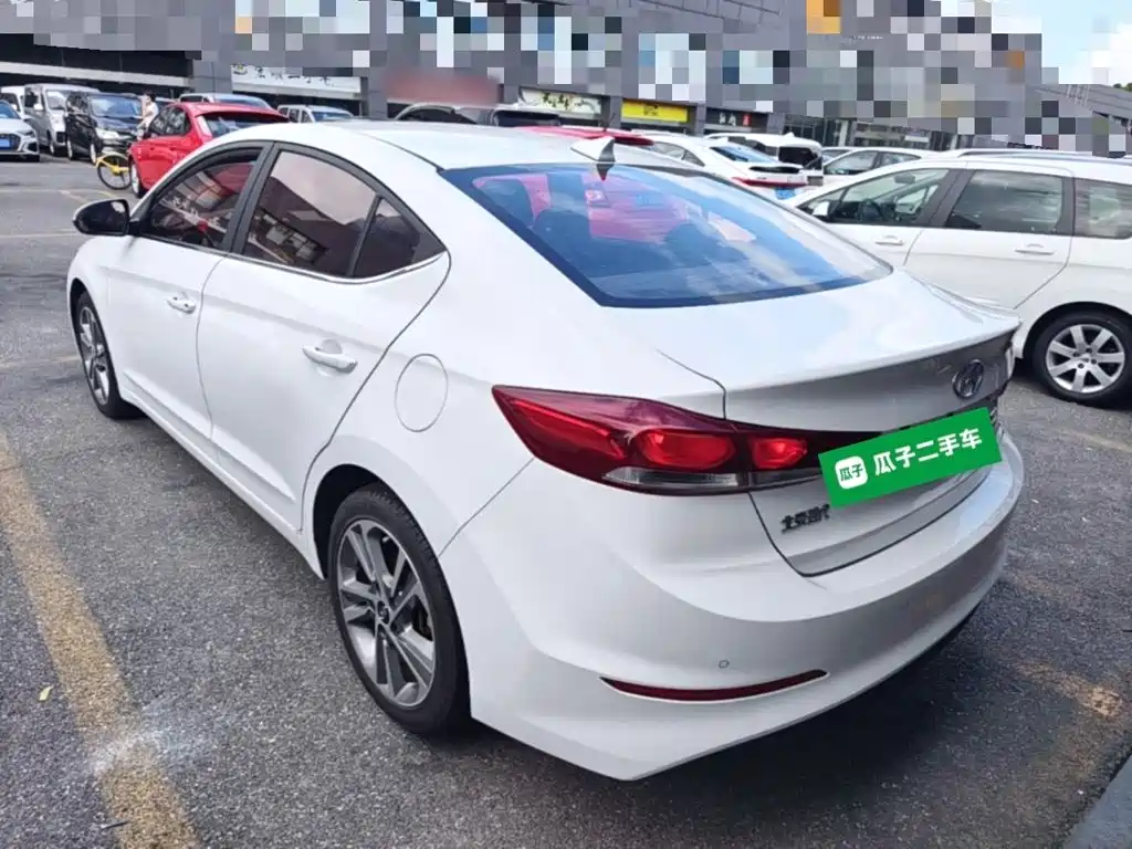 Hyundai Elantra — фото 5