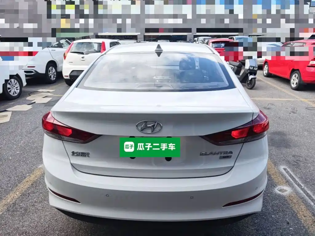 Hyundai Elantra — фото 6
