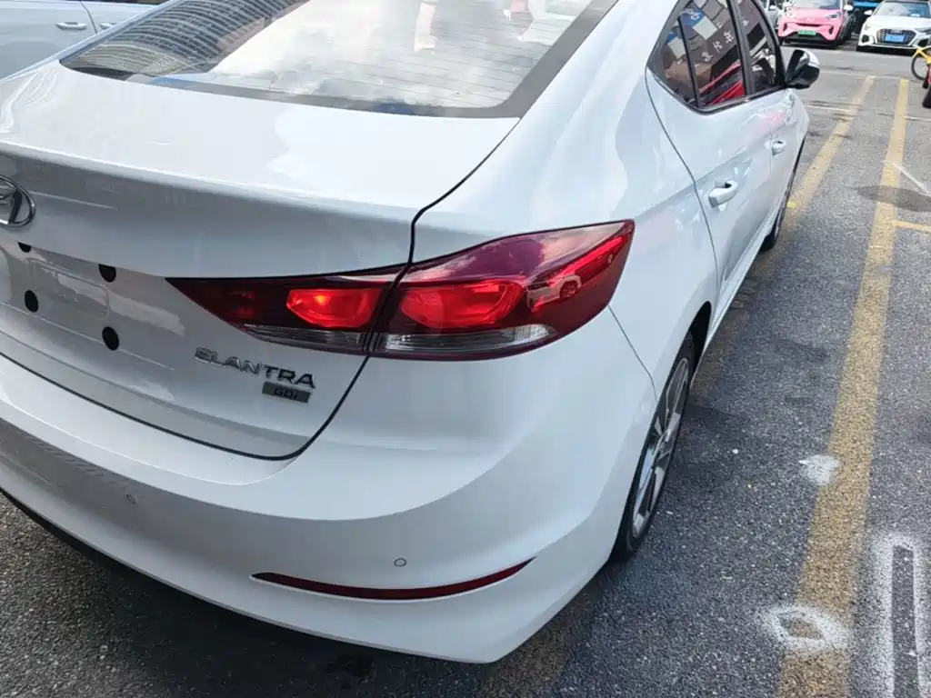 Hyundai Elantra — фото 8