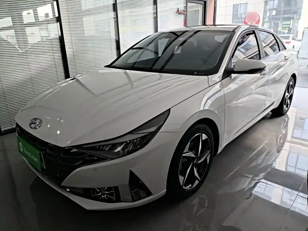 Hyundai Elantra — фото 2