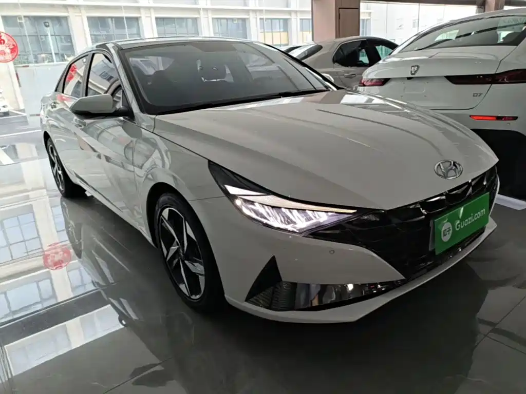 Hyundai Elantra — фото 4