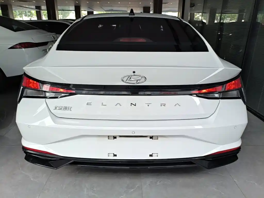 Hyundai Elantra — фото 6