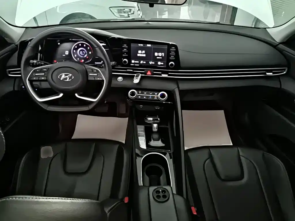 Hyundai Elantra — фото 10