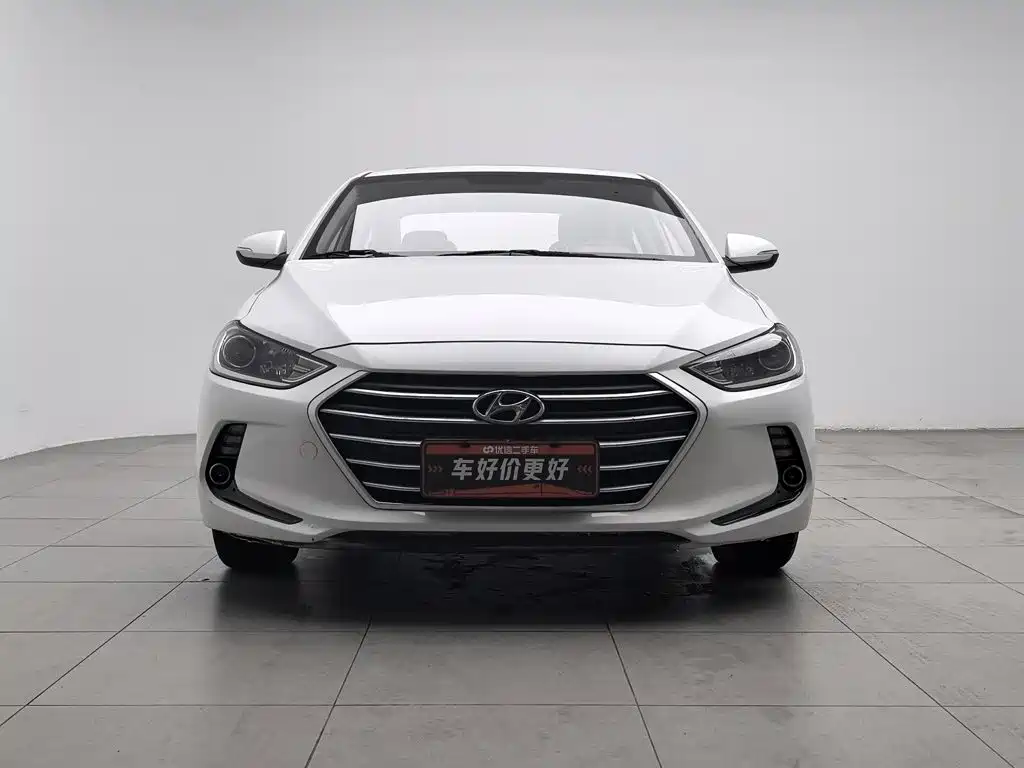 Hyundai Elantra — фото 3