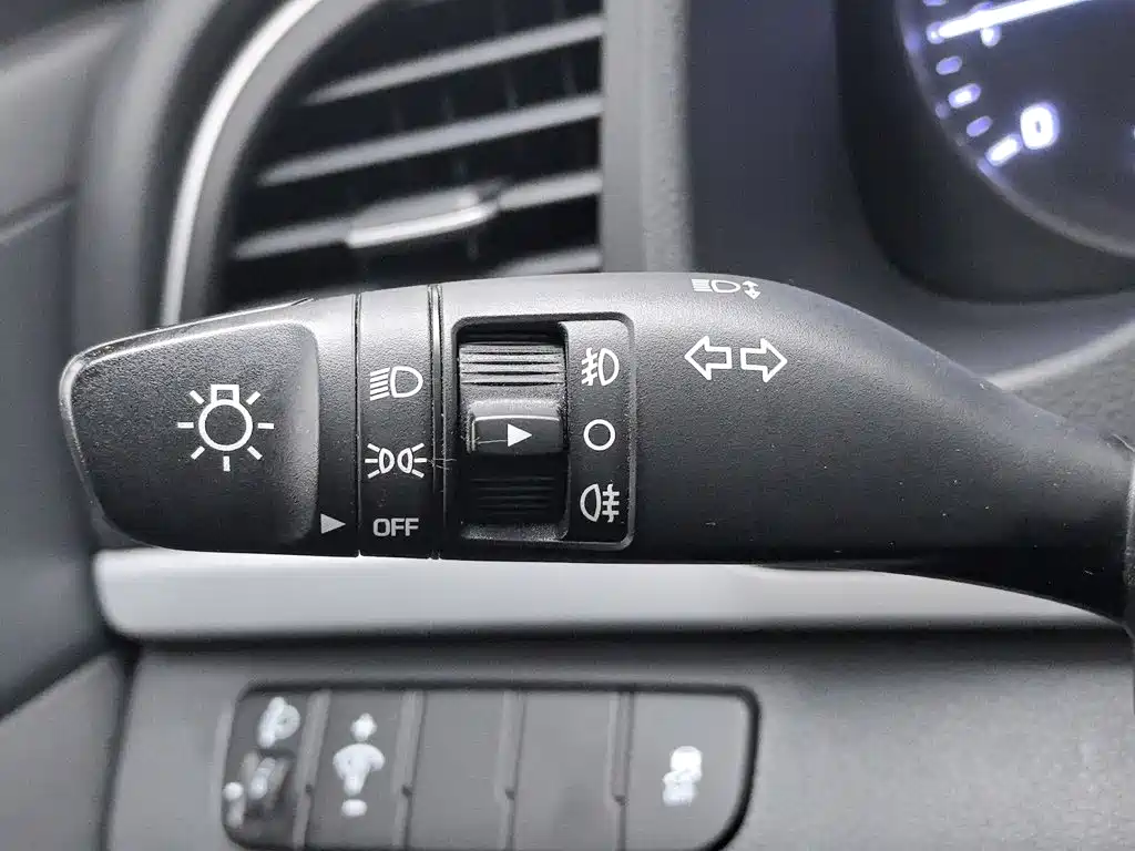 Hyundai Elantra — фото 21