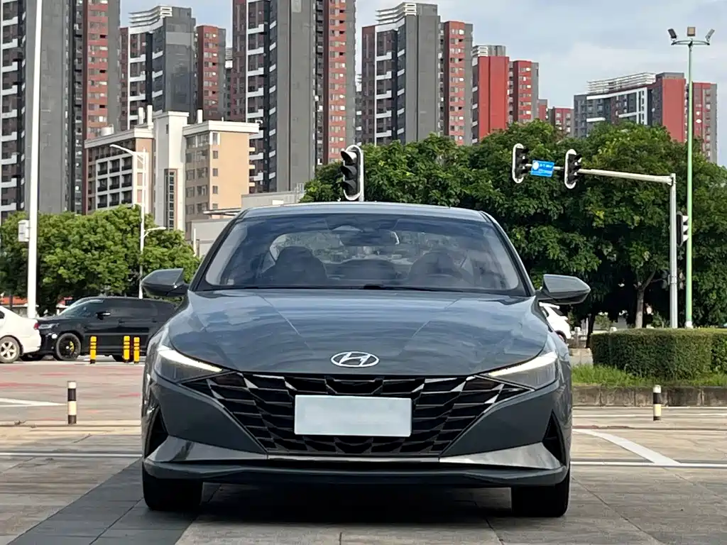 Hyundai Elantra — фото 2
