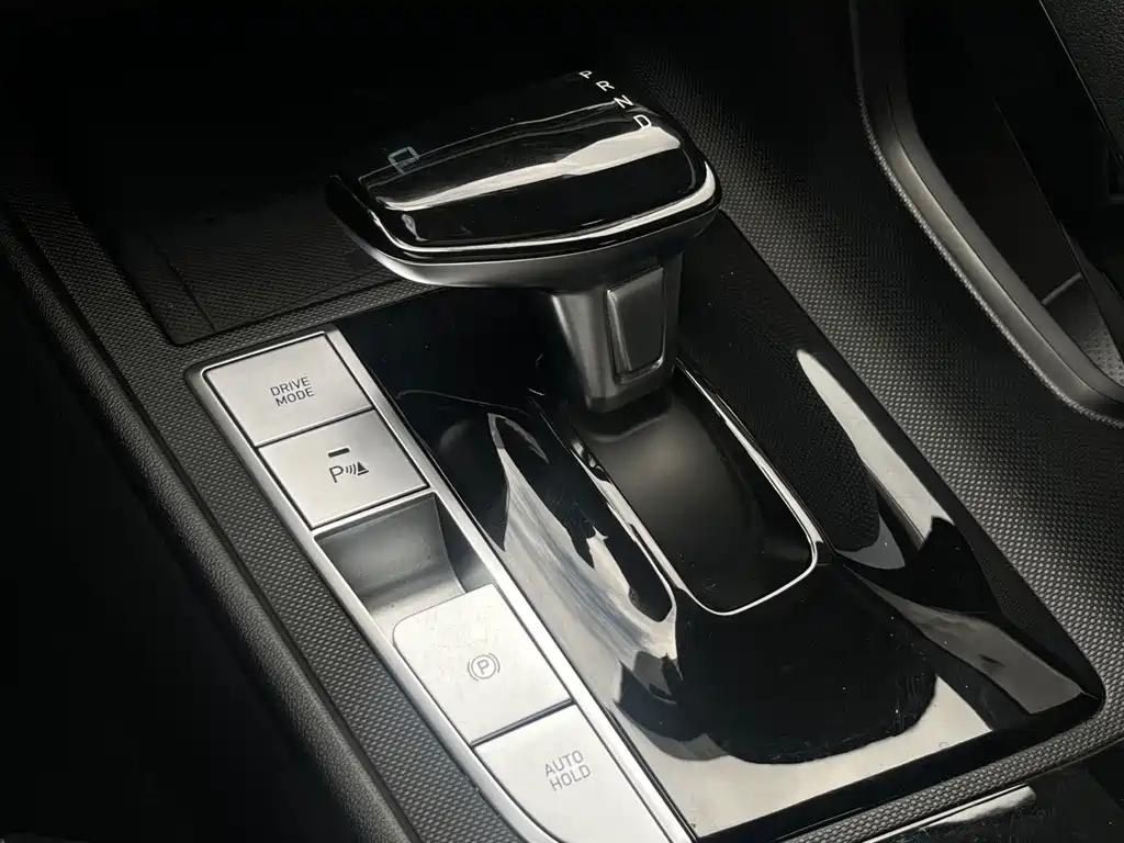 Hyundai Elantra — фото 14