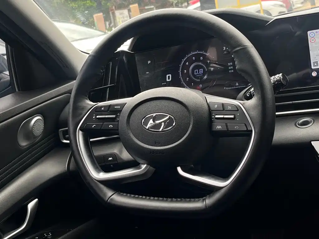 Hyundai Elantra — фото 15