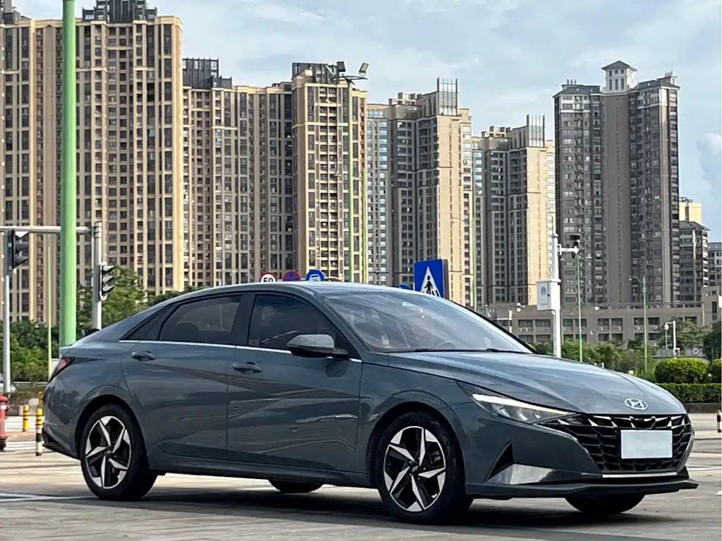 Hyundai Elantra — фото 3
