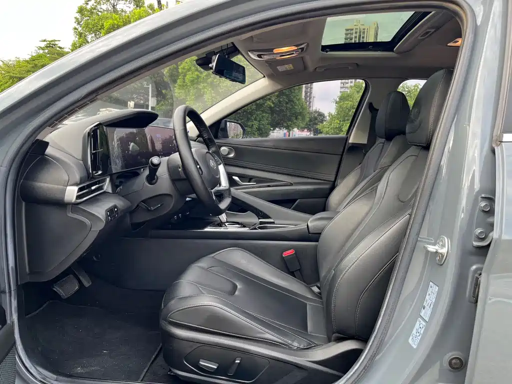 Hyundai Elantra — фото 4