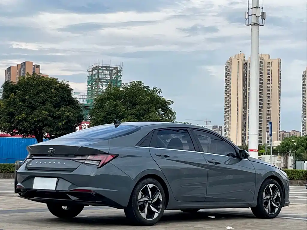 Hyundai Elantra — фото 7