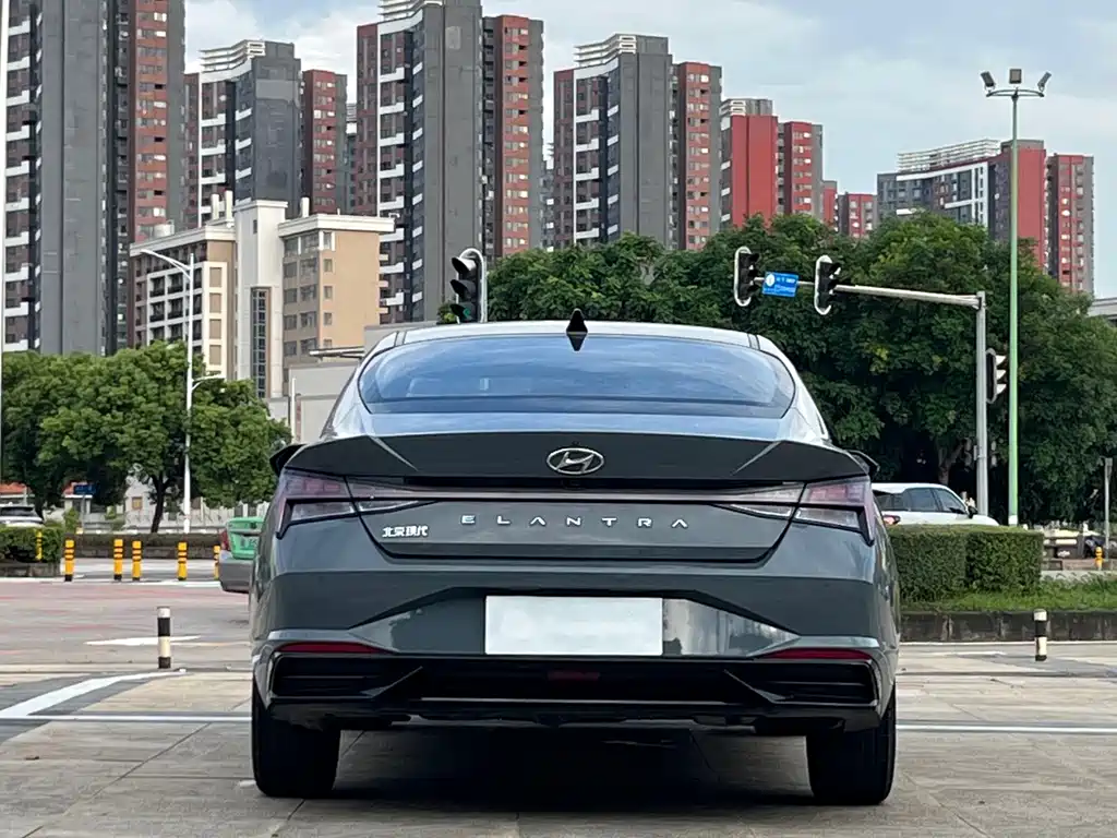 Hyundai Elantra — фото 8