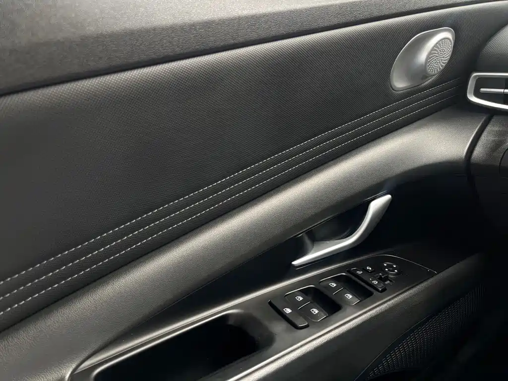 Hyundai Elantra — фото 10