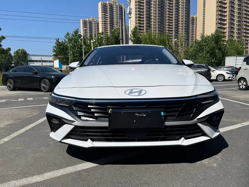 Hyundai Elantra — фото 2