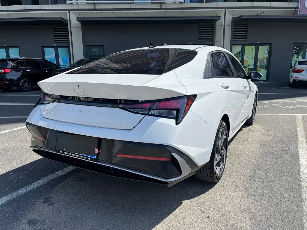 Hyundai Elantra — фото 6