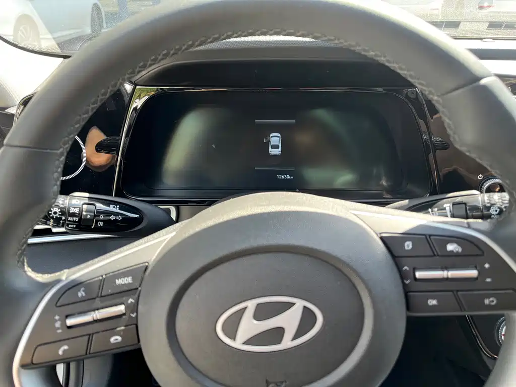 Hyundai Elantra — фото 8