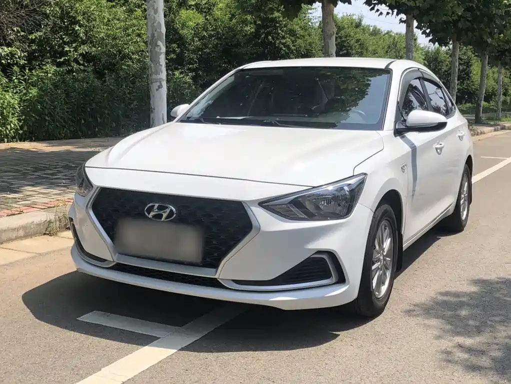 Hyundai Elantra — фото 2